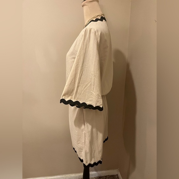 NWT Ric Rac ButtonUp V-Neck Cream & Black Romper, size M (no belt) - Picture 3 of 11